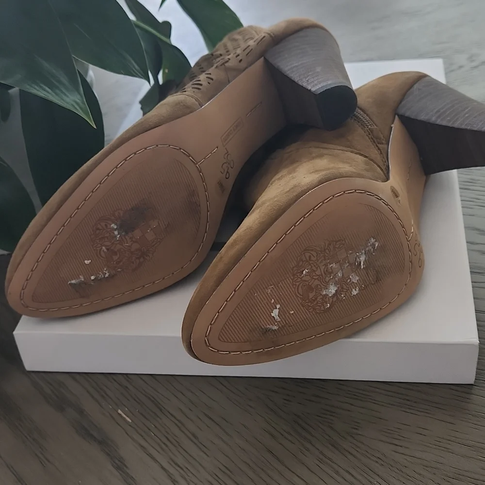 Tan suede booties - Picture 5 of 6